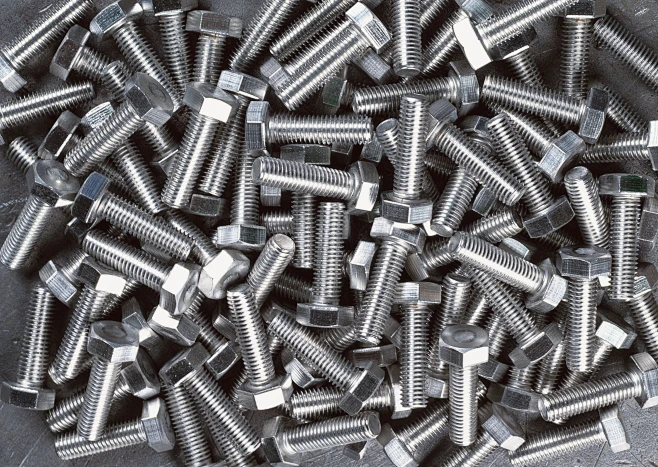 Miljømæssigt bæredygtig produktion af metalskruer